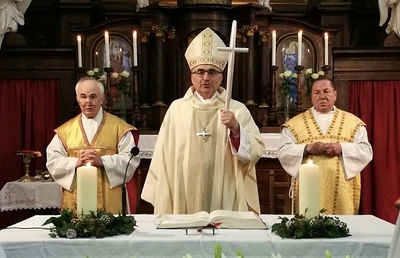 rechts: Pater Albert Michelitsch / mitte: Bischof Wilhelm Krautwaschl / links: Pfarrer Mag. Anton Lierzer