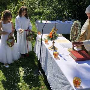 Fronleichnam unter schönem Himmel